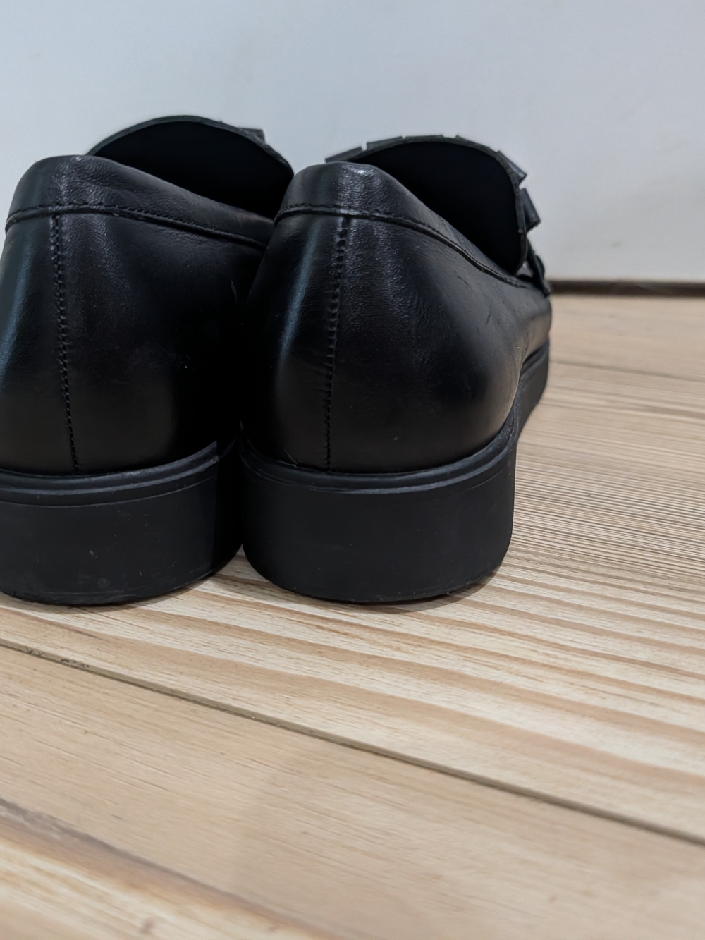 Antonio Melani Black Leather Fringe Chain Loafers Size 7.5 - Picture 5 of 6
